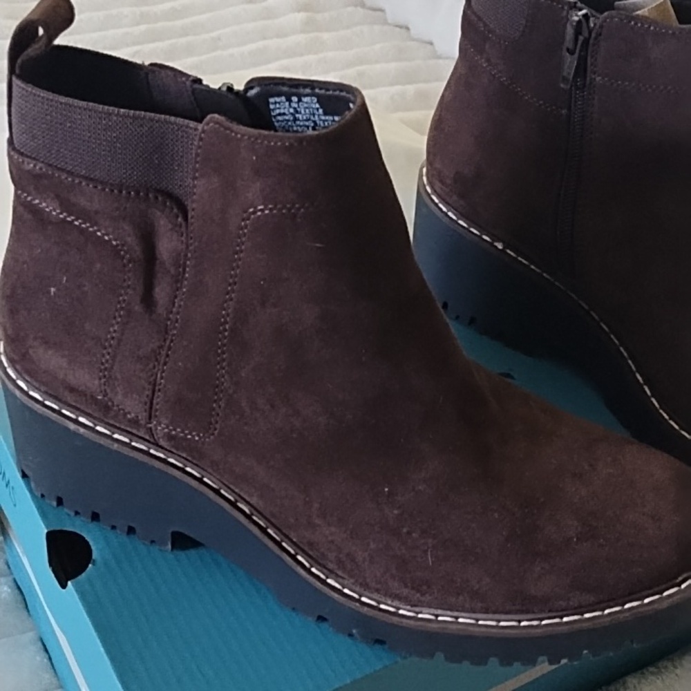 Women’s Brown Suede Chelsea Ankle Boots - Comfortable Everyday Style - Picture 2 of 4